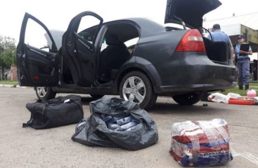 Atraparon a un gendarme con más de 100 kilos de marihuana