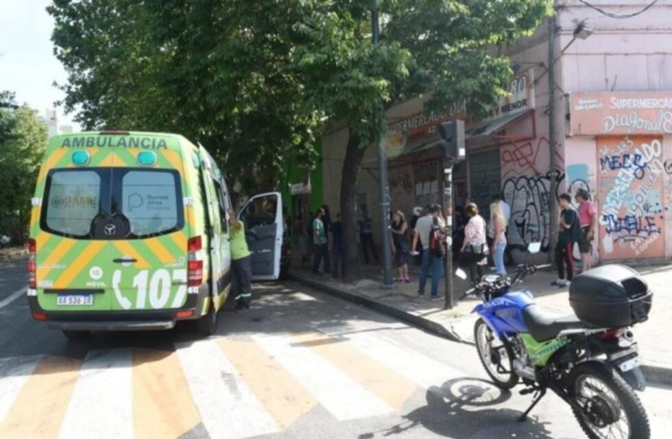 Le cortaron el cuello al dueño de un supermercado chino para robarle