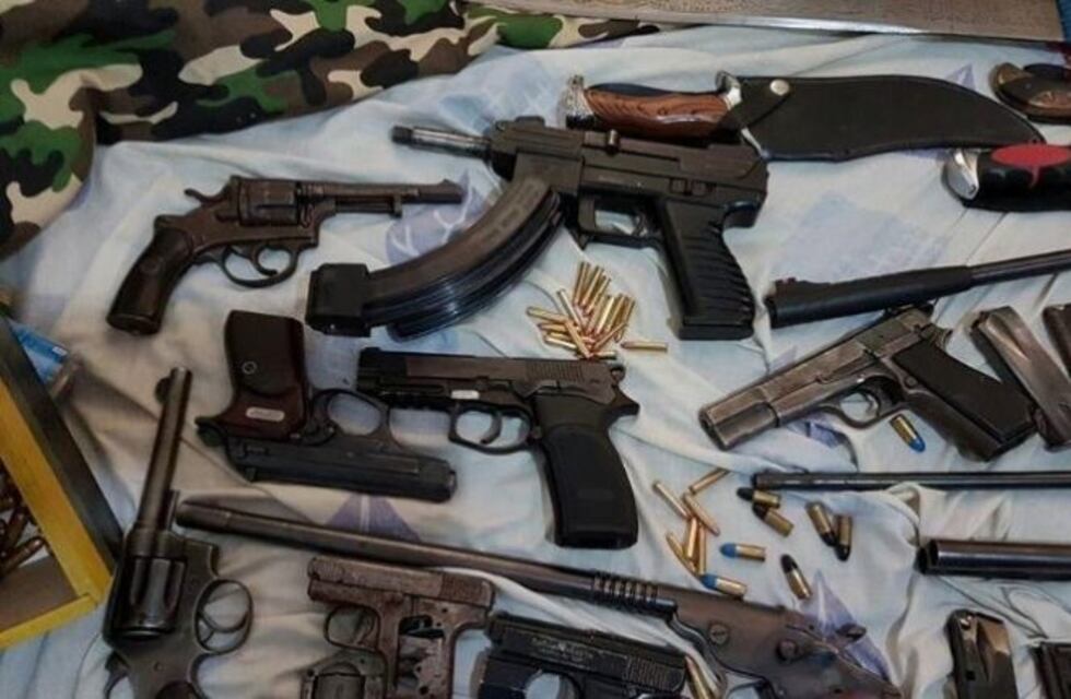 Dos policías presos por narcotráfico y venta de armas incautadas