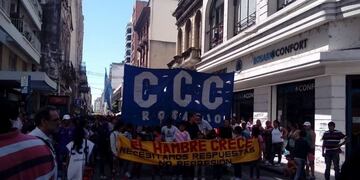 Marcha de la Corriente Clasista y Combativa (CCC) hasta la sede de Anses en Rosario\u002E