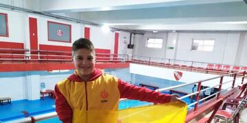 Lucas Leguiza tras subirse al podio en tres ocasiones, en el nacional de Natación Adaptada que se desarrolló en el Club Atlético Independiente (Diario Norte)\u002E