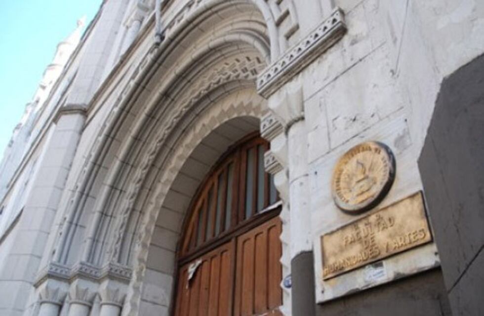 Puertas cerradas en Humanidades a la espera de un hisopado por coronavirus