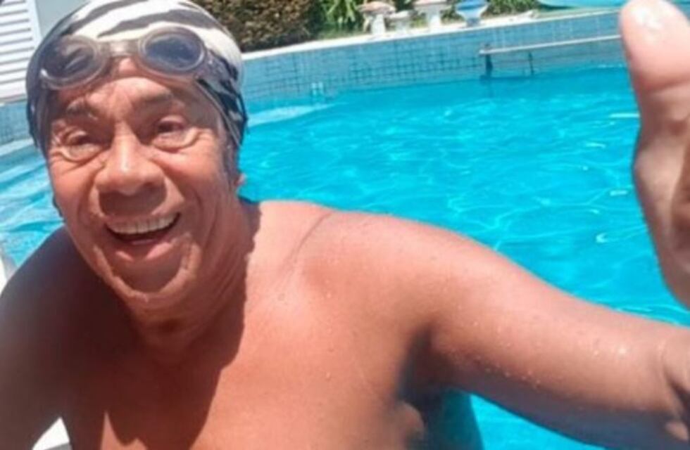 Video: a puro "piletazo" en su casa, así se recupera La Mona para volver el 14/10 a los bailes