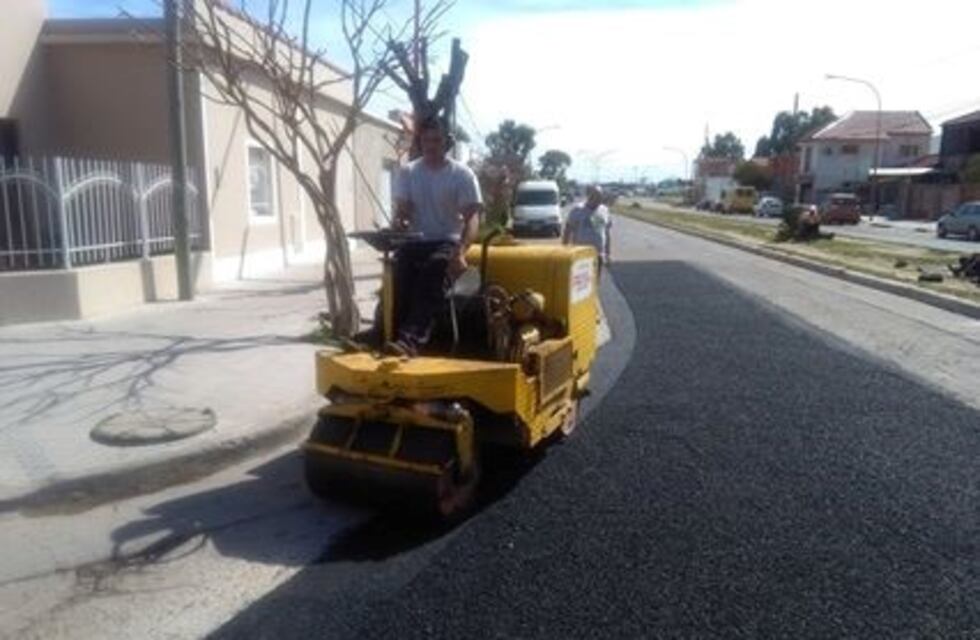 Reclaman por roturas y obras demoradas de pavimento