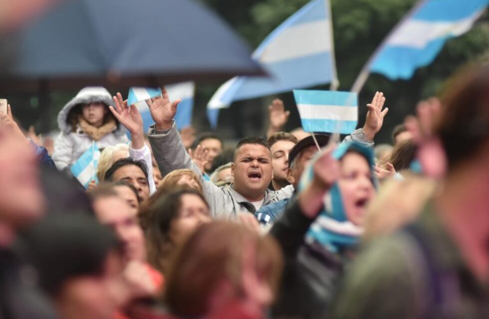 Según un estudio, los argentinos se ven narcisistas, obsesivos, histriónicos y desconfiados