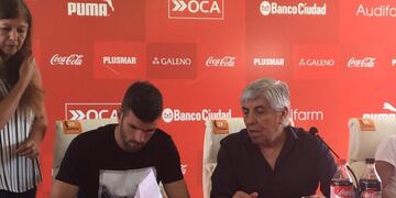 Emmanuel Gigliotti se entrenu00f3 por primera vez y firmu00f3 contrato con Independiente.