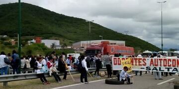 Cortes ruta 9 en Salta\u002E (jujuyalmomento\u002Ecom)