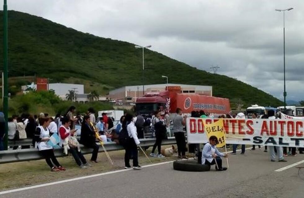 Conflicto docente: realizan cortes intermitentes sobre la ruta 9