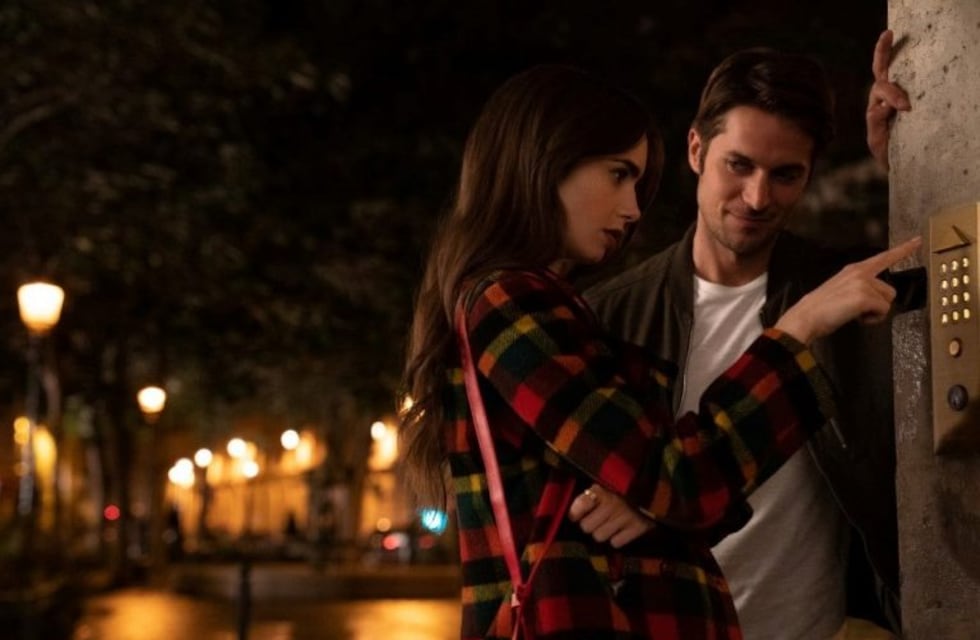 "Emily en Paris": quién es Lucas Bravo, el actor que interpreta a Gabrielle