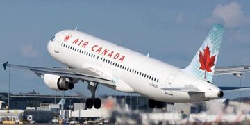 Se durmió durante el vuelo y cuando se despertó estaba el avión vacío, cerrado y oscuro