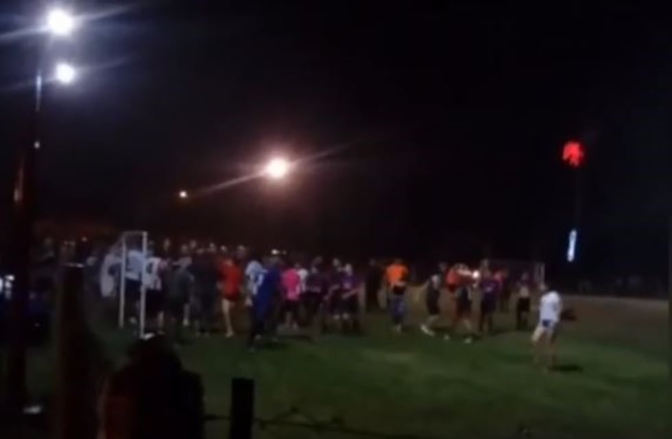 Violencia en el fútbol: "pegale un tiro", se generó una pelea campal en un partido en La Tordilla (video)