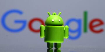 FILE PHOTO: A 3D printed Android mascot Bugdroid is seen in front of a Google logo in this illustration taken July 9, 2017\u002E REUTERS/Dado Ruvic/Illustration/File Photo