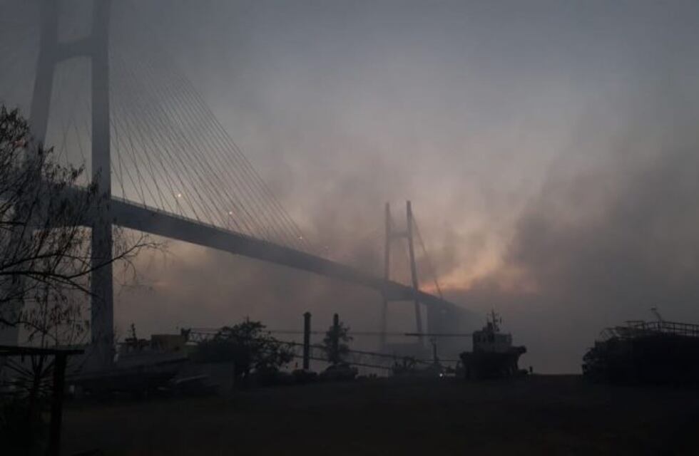 Paisaje fantasmal: el humo y las postales de los rosarinos en las redes