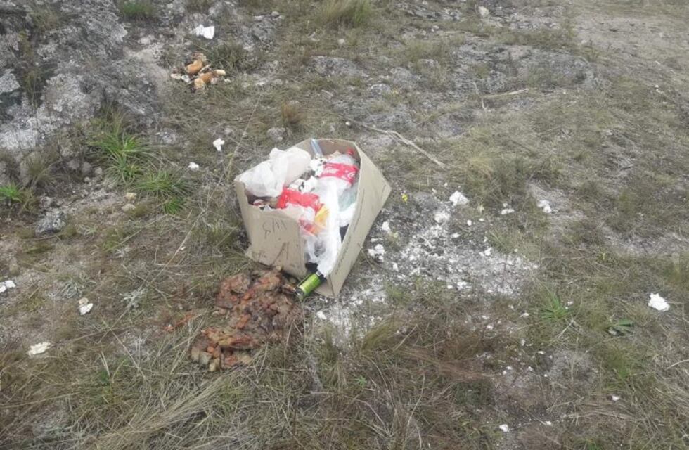 Tirar basura en las sierras: una pasión del Rally Argentina