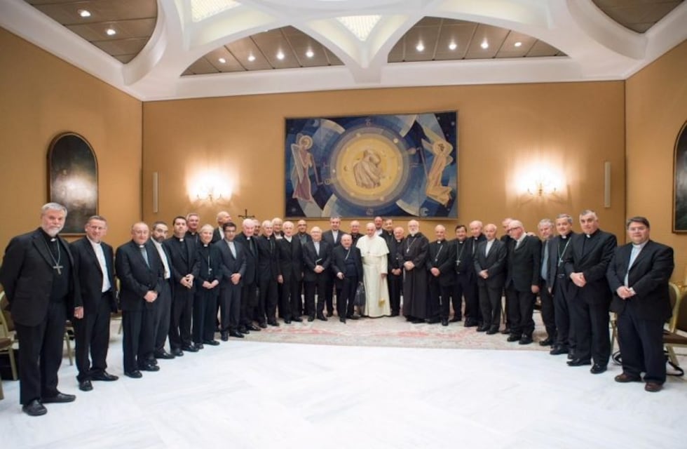 Los obispos chilenos involucrados en casos de abuso sexual le presentaron su renuncia al Papa