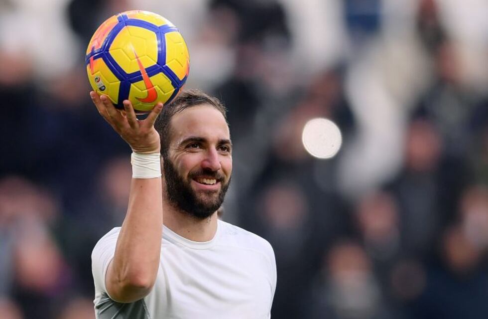 Higuaín marcó tres tantos en la goleada de la Juventus