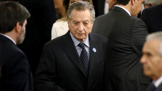 FILE PHOTO: Tycoon Franco Macri, father of Argentina's President Mauricio Macri, arrives for his son's taking office ceremony at Casa Rosada Presidential Palace in Buenos Aires, Argentina, December 10, 2015. REUTERS/Marcos Brindicci/File Photo