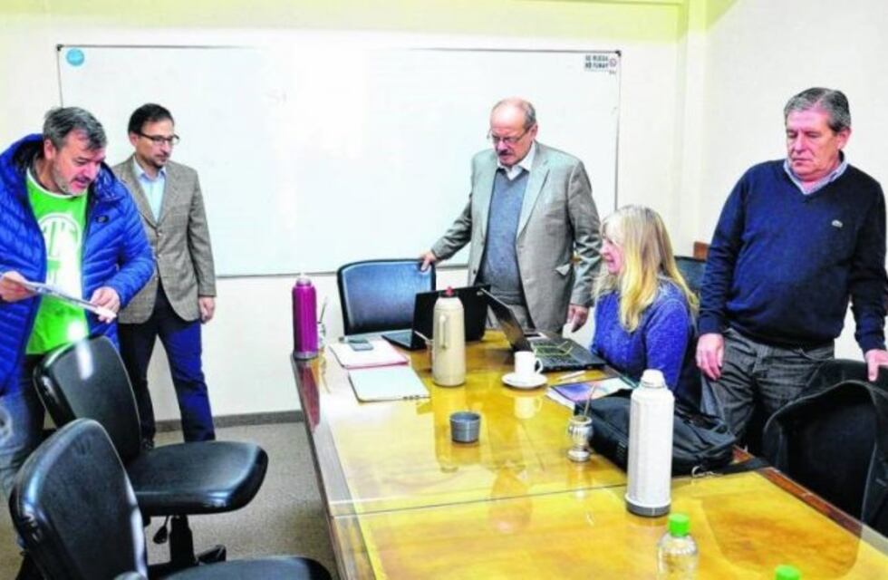 El gobierno duplicará los montos mensuales que reciben los gremios