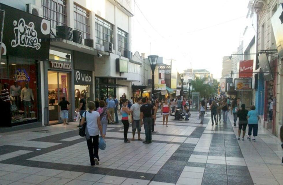 Pese al paro la mayoría de los comercios abrieron