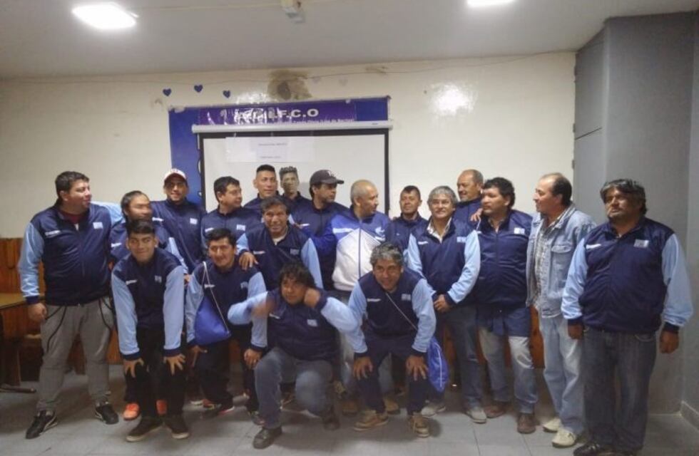 Árbitros de la Liga de los barrios recibieron nueva indumentaria