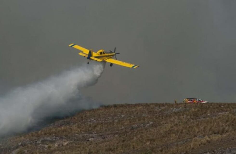 Incendios: Bomberos Voluntarios realizan la guardia de cenizas en Ambul