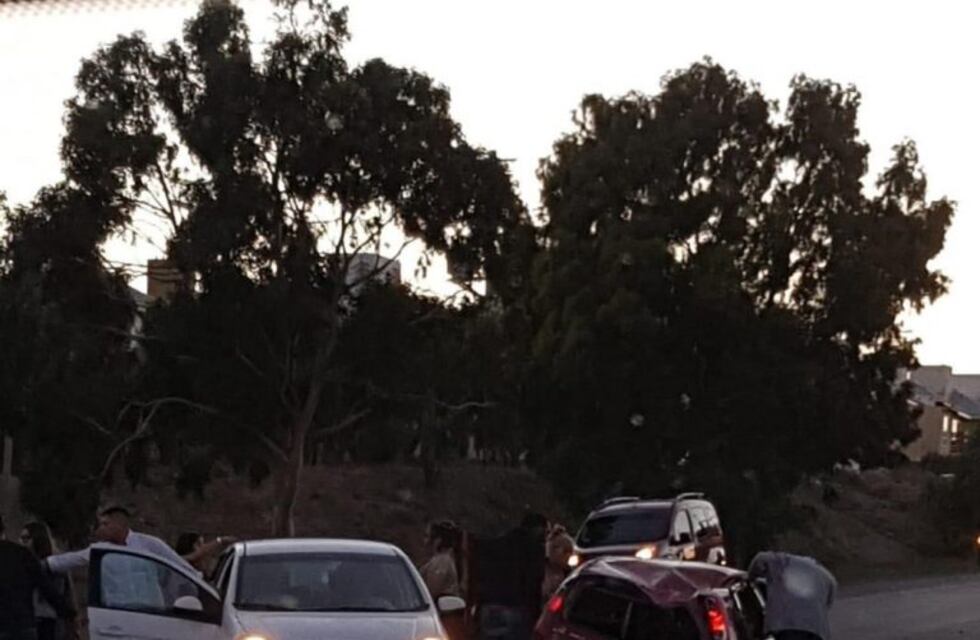 Fuerte accidente con personas lesionadas en zona norte