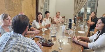 Clara García junto a la Sociedad Rural de Rafaela