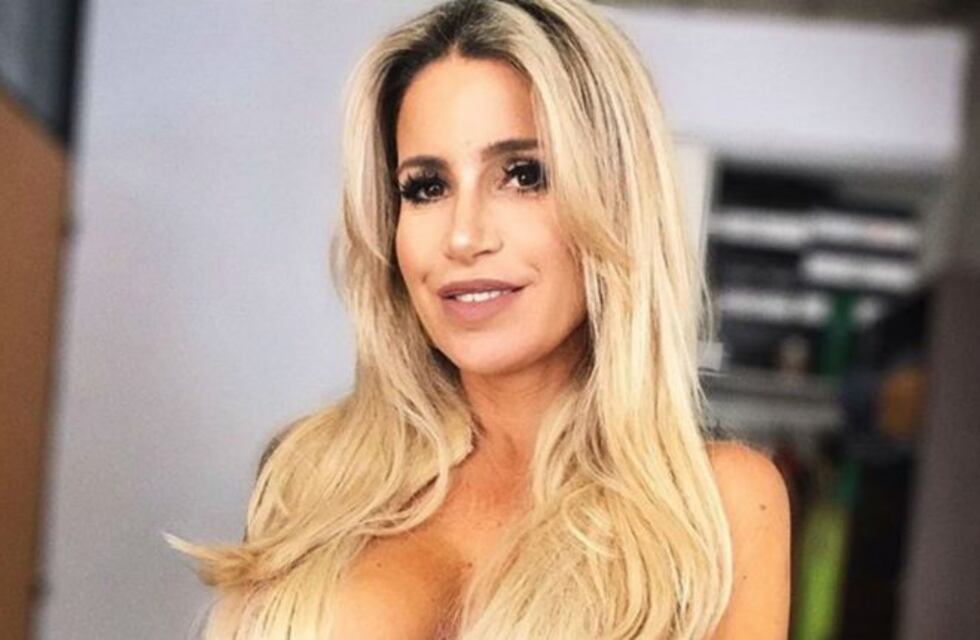Lady in red: Florencia Peña deslumbró a sus seguidores con un vestido rojo con escotazo