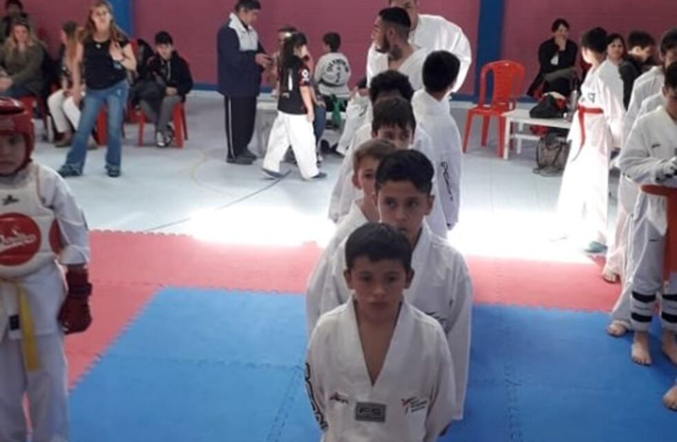 Excelente participación de la escuela municipal de Taekwondo en caleta olivia