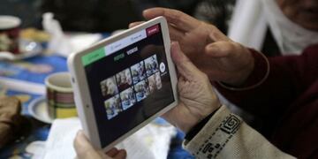 Jubilados neuquinos recibirán tablets como parte del programa +Simple\u002E