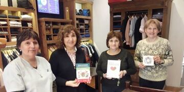 Entrega de libros de primeros auxilios\u002E