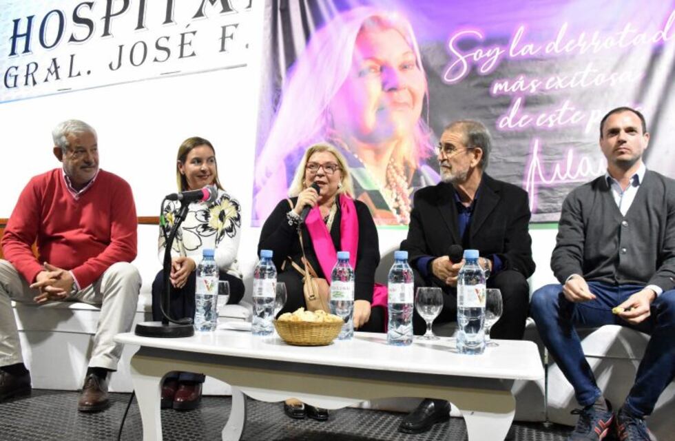 Elisa Carrió presentó su libro en Corrientes y respaldó a ECO