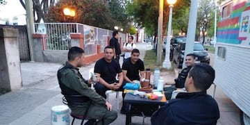 Así se los puede ver a los efectivos policiales que atienden en la Comisaría 3° de Sunchales (Movil Quique - Sunchales)
