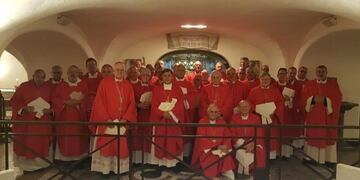 El obismo monseñor Jorge Lozano con otros pares en el Vaticano\u002E