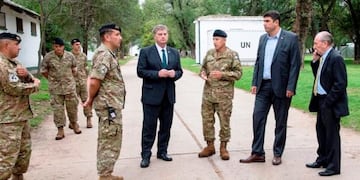El gobernador de La Pampa se reunió con autoridades del Ejército (Facebook)
