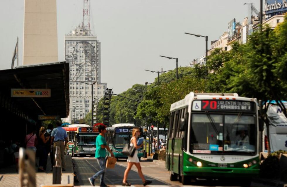 Colectivos en crisis: se levantaron las medidas de fuerza de este miércoles pero sigue el conflicto