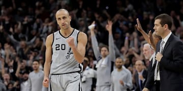 San Antonio Spurs guard Manu Ginobili (20) pumps his fist after hitting the winning shot in the final second of the team's NBA basketball game against the Boston Celtics, Friday, Dec\u002E 8, 2017, in San Antonio\u002E San Antonio won 105-102\u002E (AP Photo/Eric Gay)