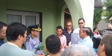 Apóstoles protesta de vecinos en favor de policías detenidos\u002E