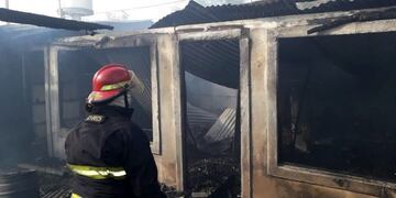 Destrucción total en el paseo de compras de Monte Comán
