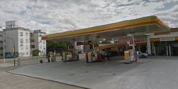 Ingresaron por el hueco de un aire y robaron medio millón