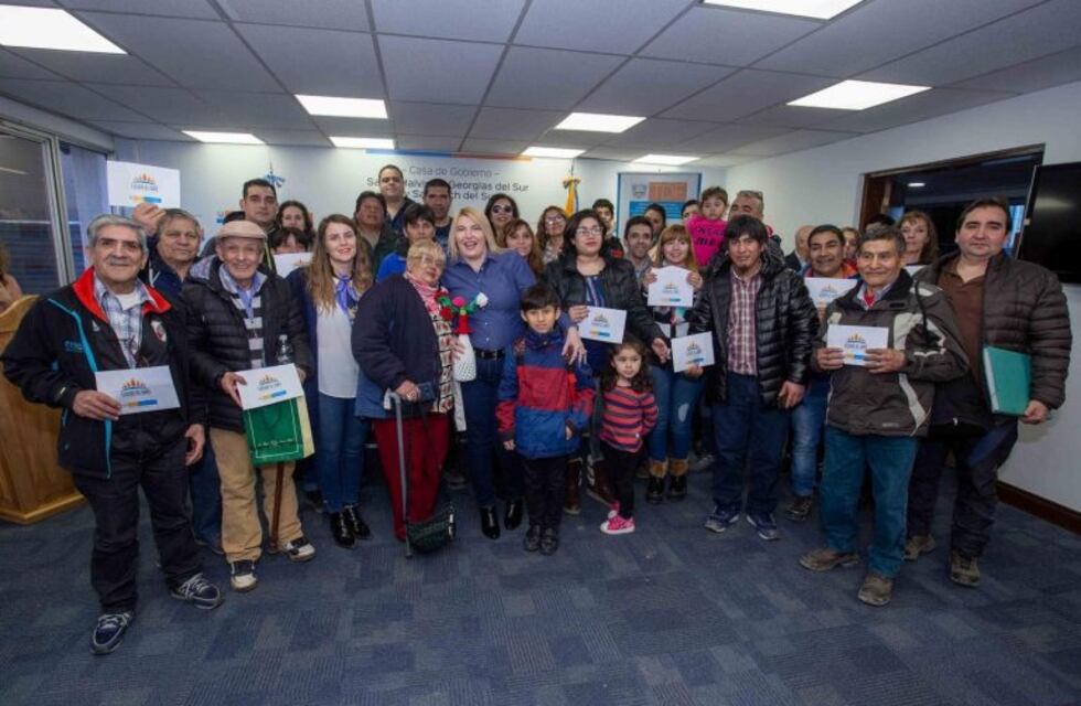 La gobernadora Rosana Bertone realizó nueva entrega del programa"llegó el gas"