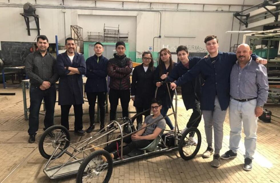 Chicos de la Escuela 760 participarán de competencia nacional con un auto eléctrico