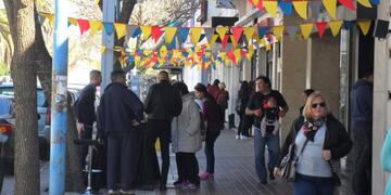 Hasta las 20 de este sábado se desarrolla el Gran Outlet en el Centro (Vía Rafaela)