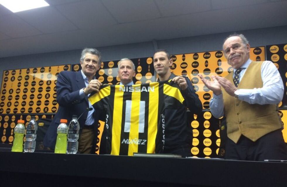 Maxi Rodríguez fue presentado oficialmente como nuevo jugador de Peñarol