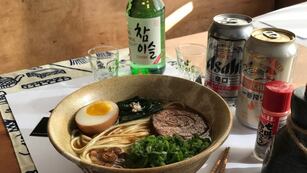 El japonés vino a Córdoba y probó el mejor ramen de Argentina, según sus palabras.