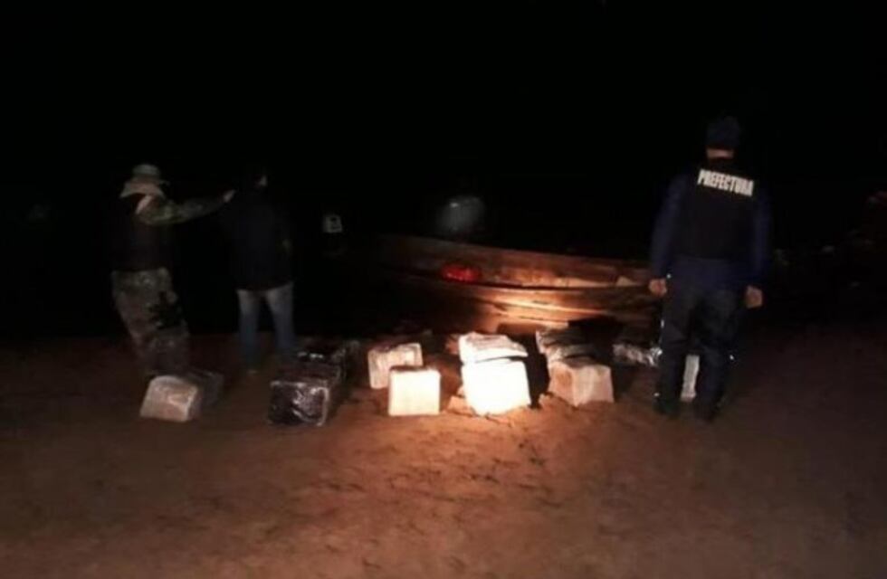Detuvieron a una "narco lancha" con más de 300 kilos de marihuana en Puerto Iguazú