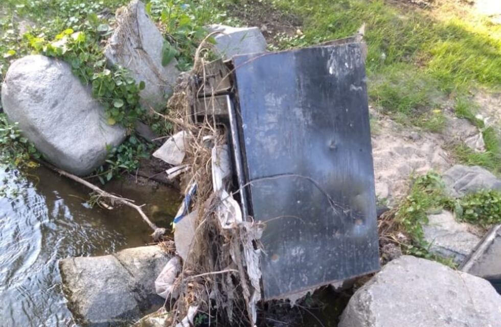 Vecinos reclaman por el estado de un sector del arroyo Chicamtoltina