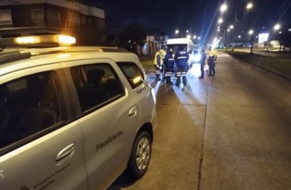 Interceptaron en Mar del Plata una "coronacombi" con 14 pasajeros: planeaba llegar hasta La Plata y CABA