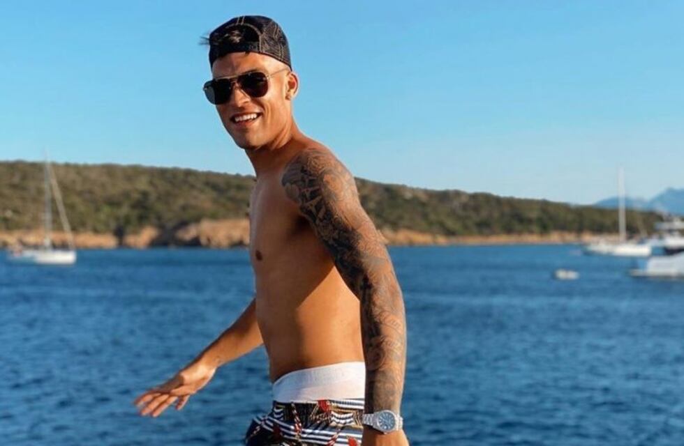 El blooper de Lautaro Martínez ordeñando una vaca que su novia Agustina Gandolfo grabó y subió a redes