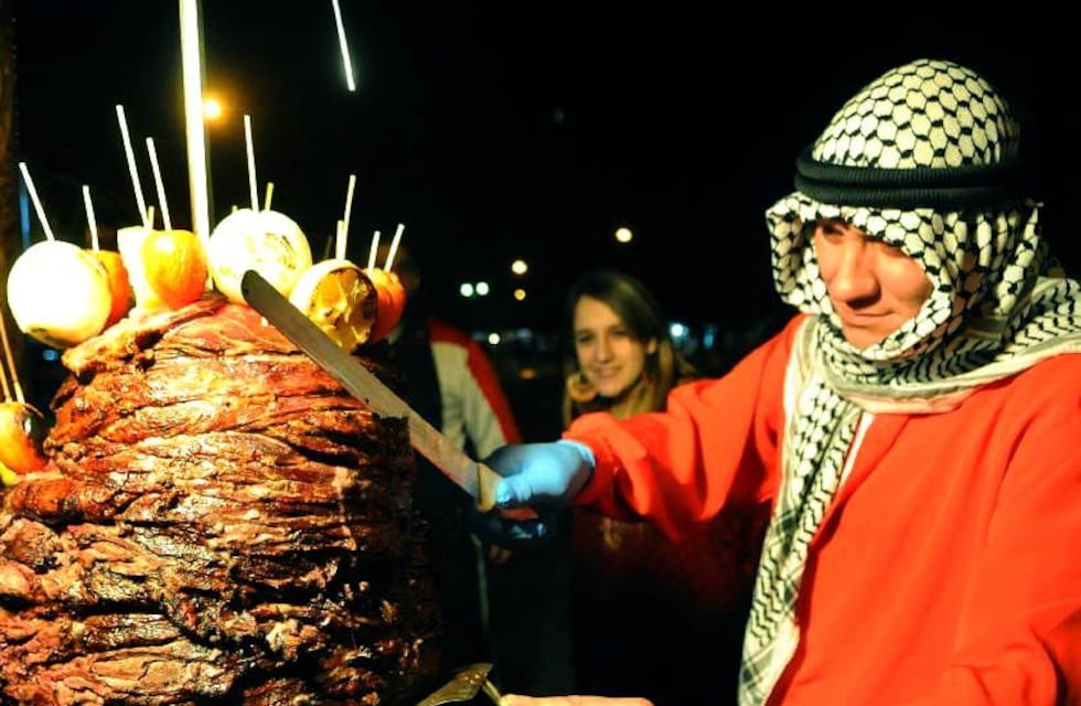 Cuánto sale comer en la Fiesta de las Colectividades de Rosario 2025